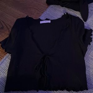 Short sleeve black crop top with open top